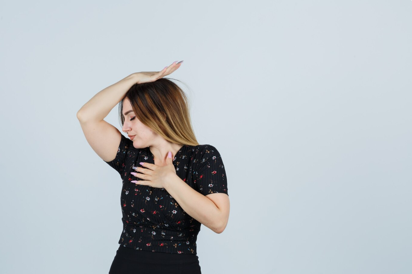 Gata cu transpirația excesivă! 5 metode care chiar funcționează